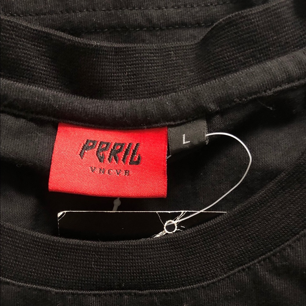 Peril threads Graphic tee - Picture 4 of 5